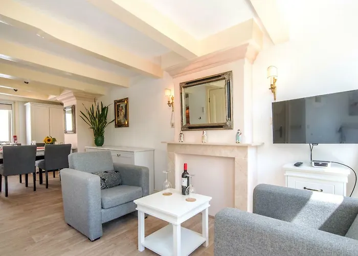 Πανσιόν The Blue Stairs 4*